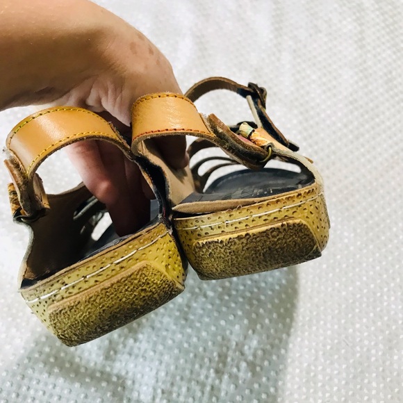 L'Artiste Taffyta Genuine Leather Strappy
Buckle Wedge Sandals - Picture 11 of 12